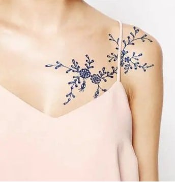 Motif Floral tatouage epaule