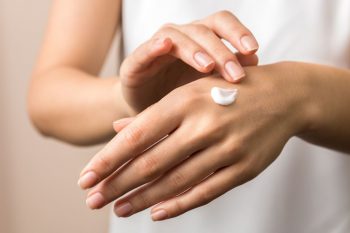 Crème Beauté Sur Les Mains