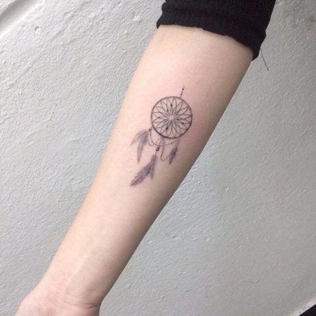 tatouage attrape-rêves avant bras
