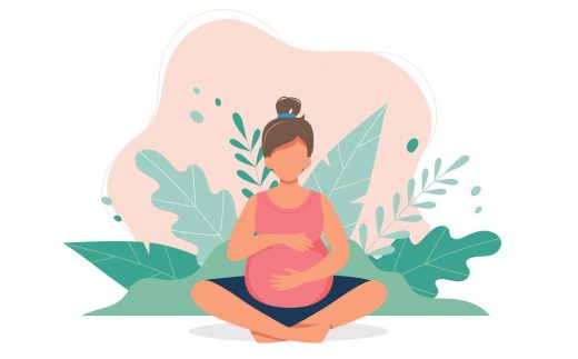 Femme enceinte faisant le yoga prénatal