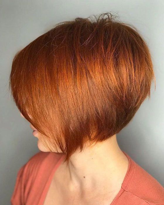 Coupe Bixie Bombée Avec Longue Frange Sur Cheveux Fins Sans Volume Orange Chaud 