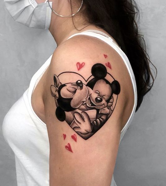 Tatouage Mickey Et Minnie Sur Le Bras