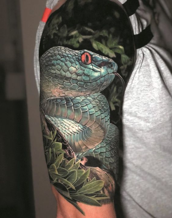 Tatouage Serpent Réaliste Bleu Sur Le Bras 