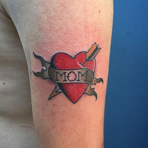 Tatouage Coeur Et Maman Sur Le Bras 