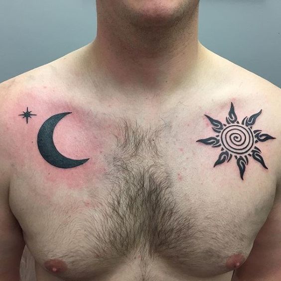 Tatouage Soleil Tribal, Lune Et étoile Sur Le Torse 
