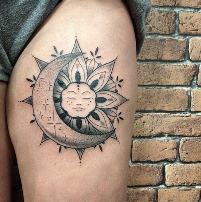 Tatouage Lune Et Soleil Florale Sur La Cuisse 
