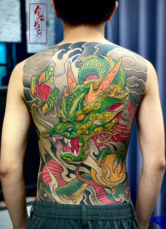 Tatouage Dragon Japonais Vert Sur Le Dos 