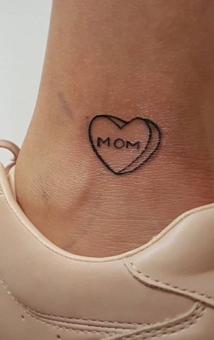 Tatouage Coeur Maman Sur Le Pied 