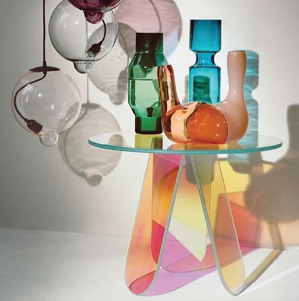 table Colorée Et Transparente 