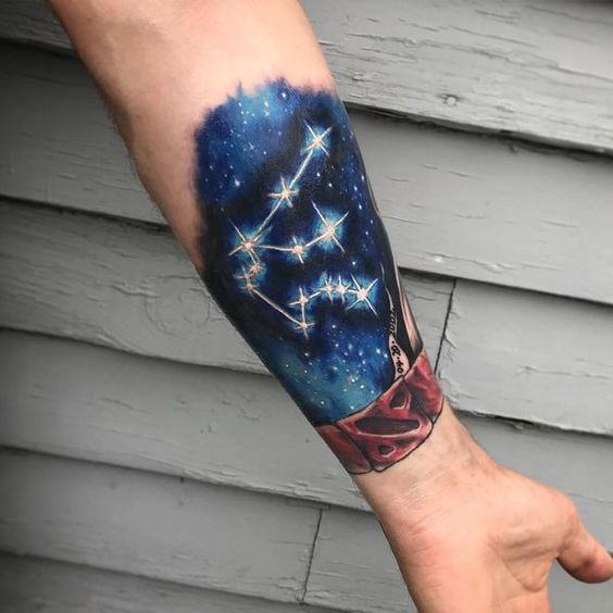 Tatouage Constellation Du Verseau Et Ciel étoilé Sur L'avant Bras 