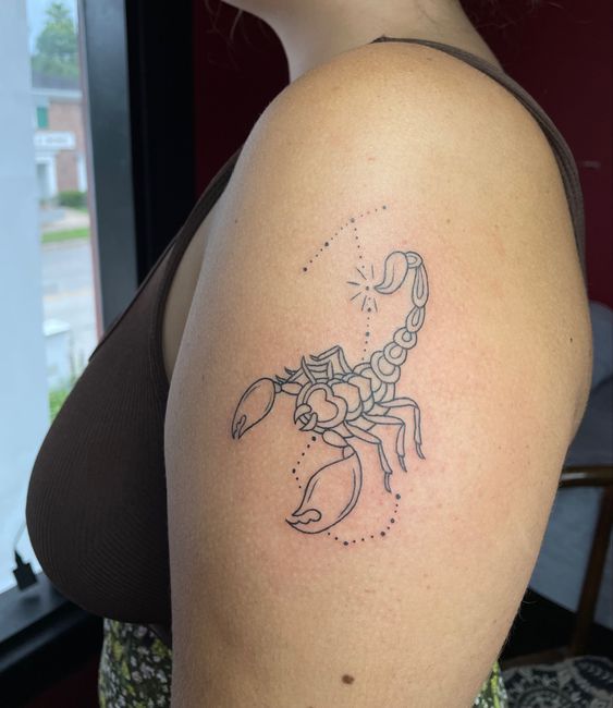 Tatouage Scorpion Et Constellation Sur Le Bras 