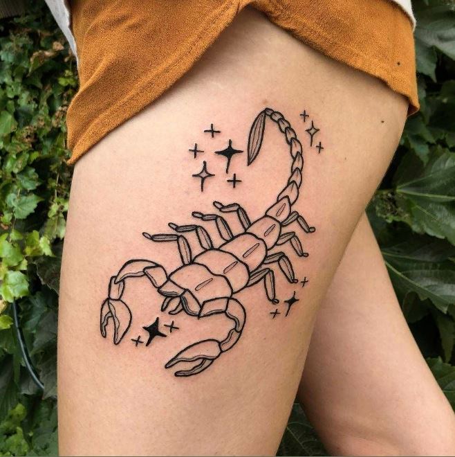 Tatouage Scorpion Et étoiles Sur La Cuisse 