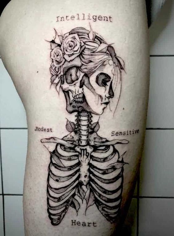  Tatouage Signe Vierge Avec Squelette Sur La Cuisse 