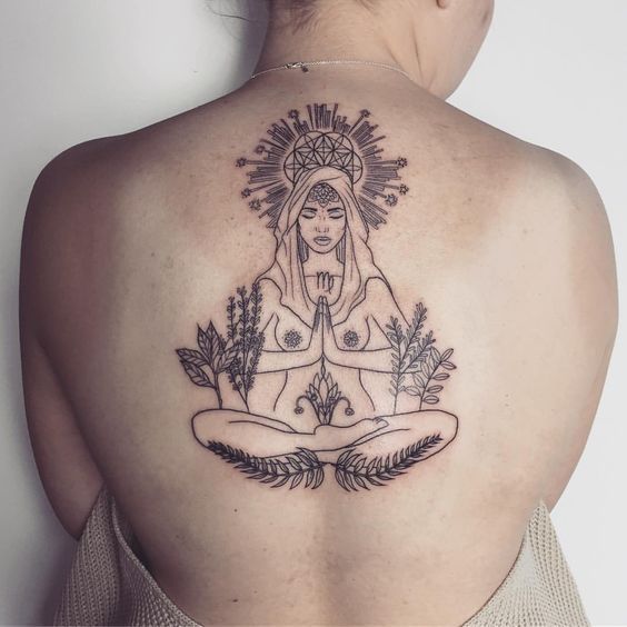 Tatouage Signe Vierge Et Femme Nue Sur Le Dos 