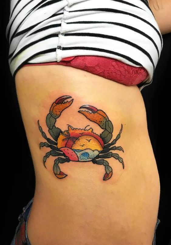 Tatouage Crabe Multicolore Et Plage Sur Les Côtes 