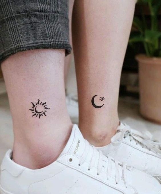 Tatouage Soleil Et Lune Pour Couple Sur La Cheville 